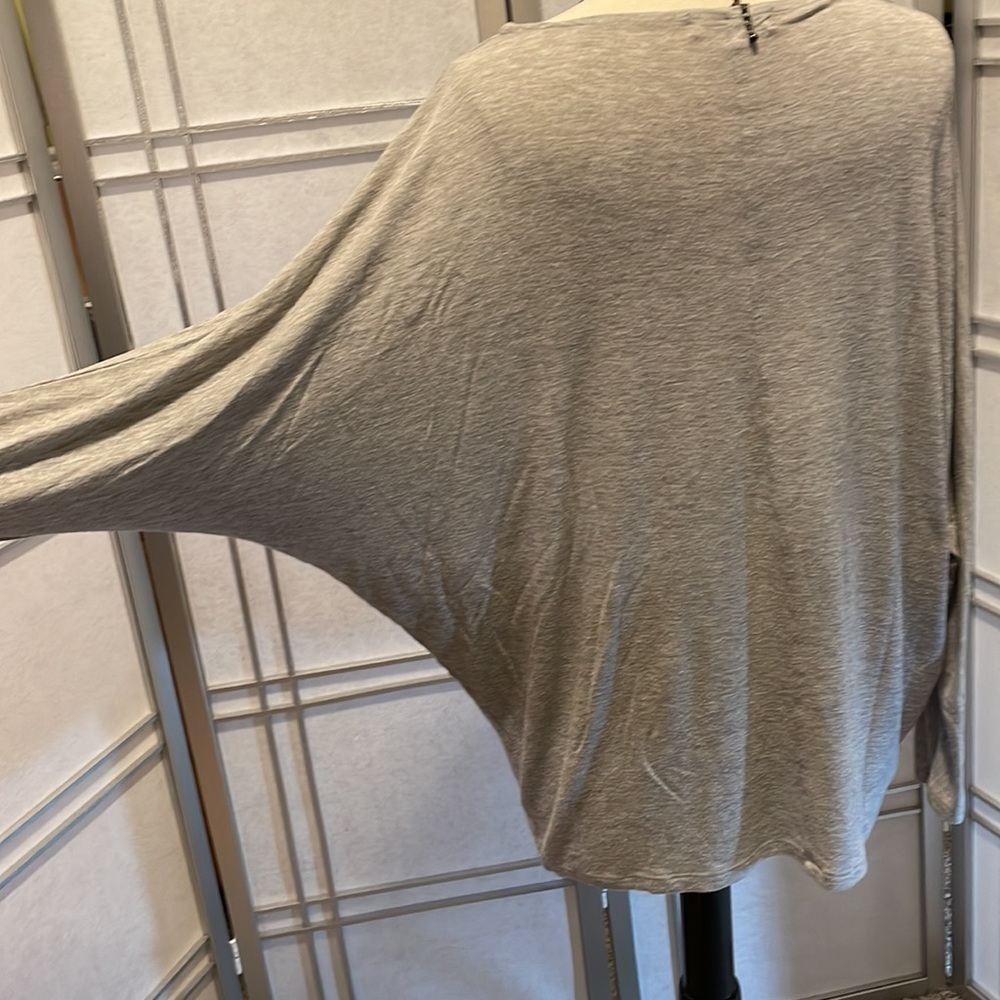 *Zenna Gray Top - Size 2X - Picture 4 of 4